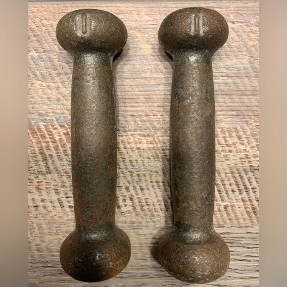 Cast Iron Round Bun Head Dumbbell Set - 1 Pound each - Picture 2 of 4